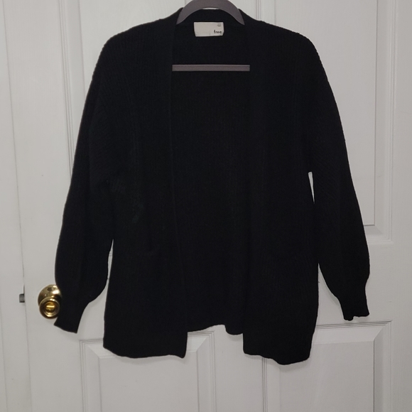 Aritzia Wilfred Free 100% Merino Wool Open Women's Cardigan in Black - Picture 3 of 13